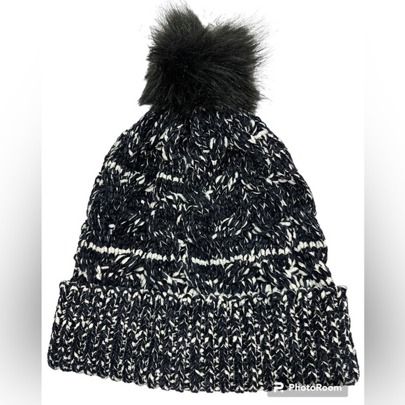 Torrid Hat Beanie Black White Marled Ribbed Knit Faux Fur Pom Pom Winter OS NWOT - Picture 9 of 9